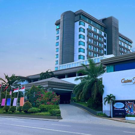 Grand Regal Hotel Davao Exterior foto