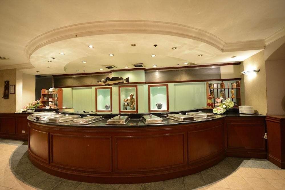 Grand Regal Hotel Davao Exterior foto
